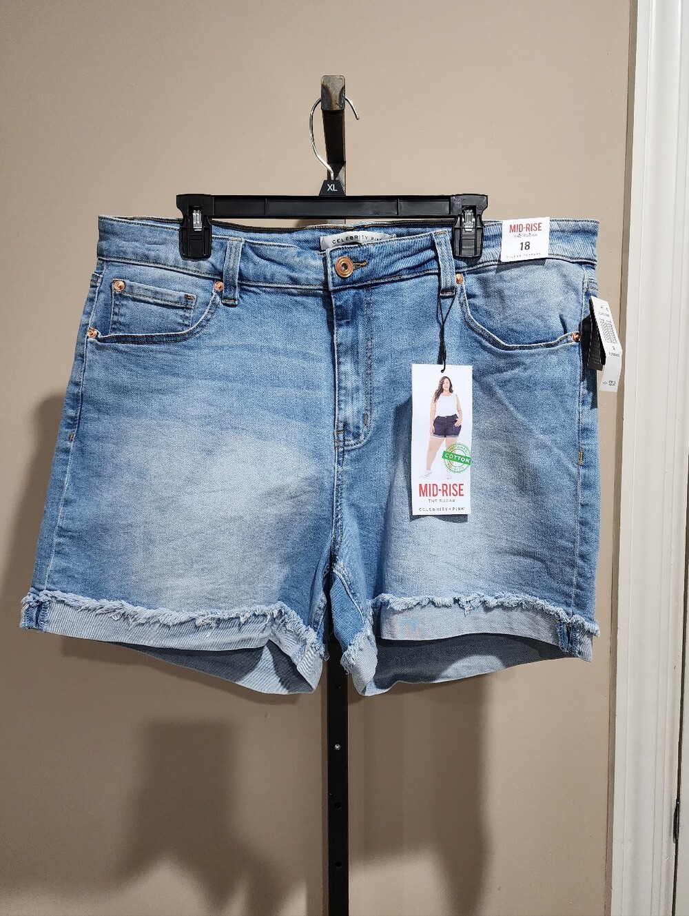 NWT Celebrity Pink Mid-Rise 5" Frayed Hem Denim Shorts (Junior's Size 18)